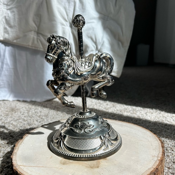 Vintage Wallace Silversmiths Silver Carousel Horse musical box - Picture 3 of 11